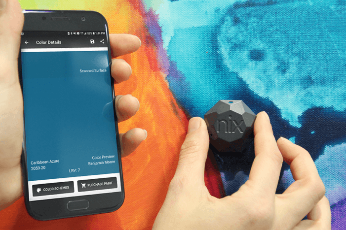 A Nix Mini scans the colour from a mural