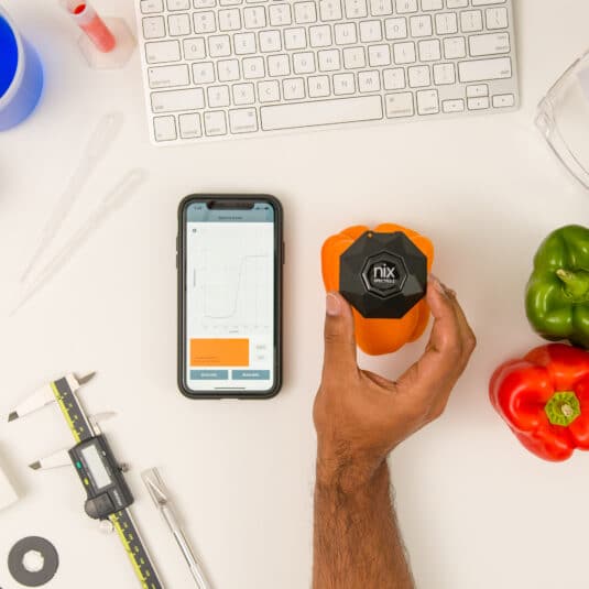 Nix Spectro 2 Spectrophotometer scanning bell peppers